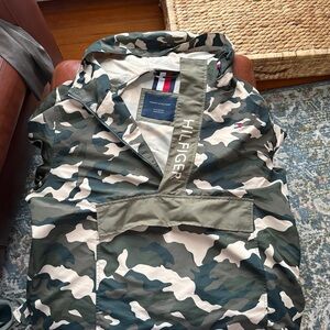 Tommy Hilfiger Men's Green and White Camo Windbreaker